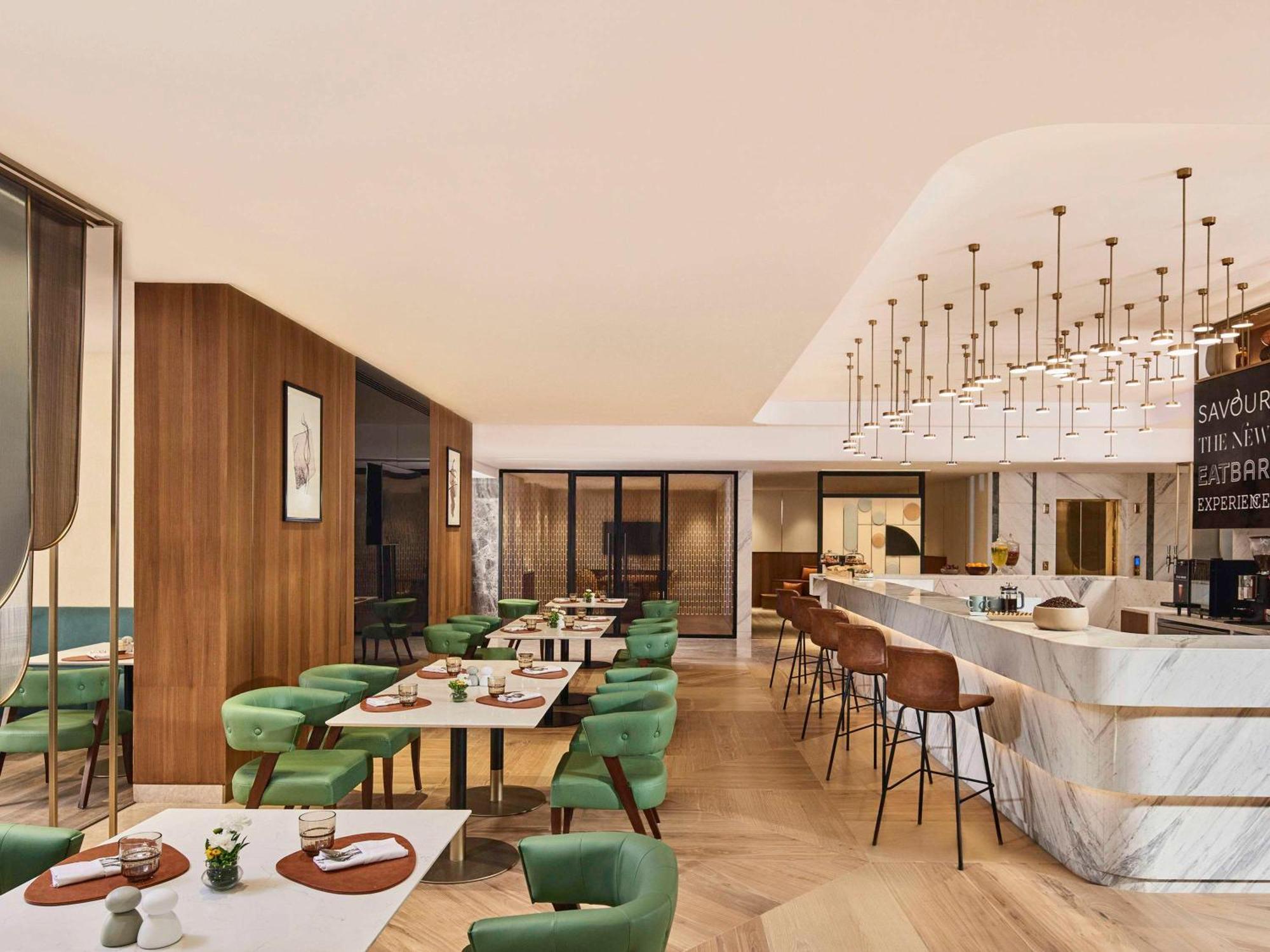 Novotel Mumbai International Airport Екстериор снимка The Lounge at London Heathrow Airport