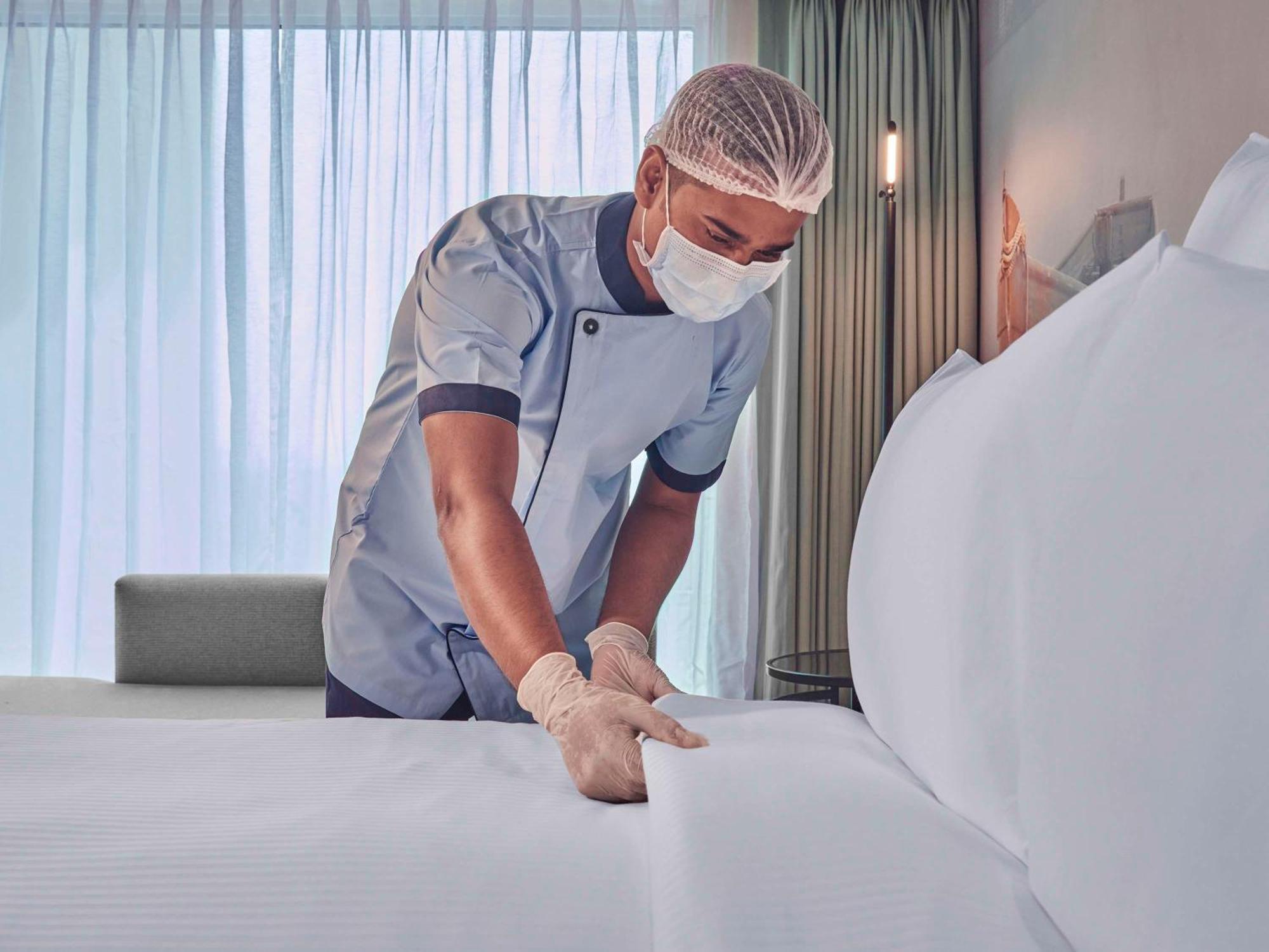 Novotel Mumbai International Airport Екстериор снимка A hotel housekeeper making a bed