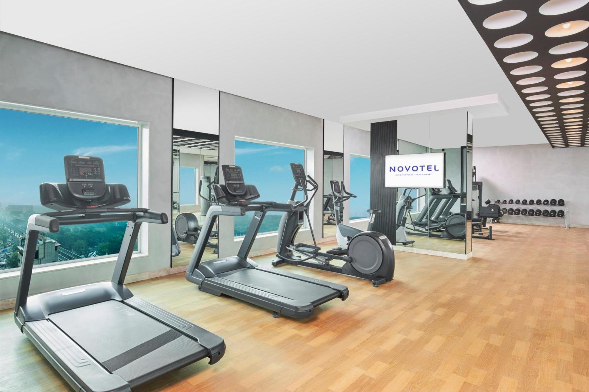 Novotel Mumbai International Airport Екстериор снимка A typical gym at a Novotel hotel