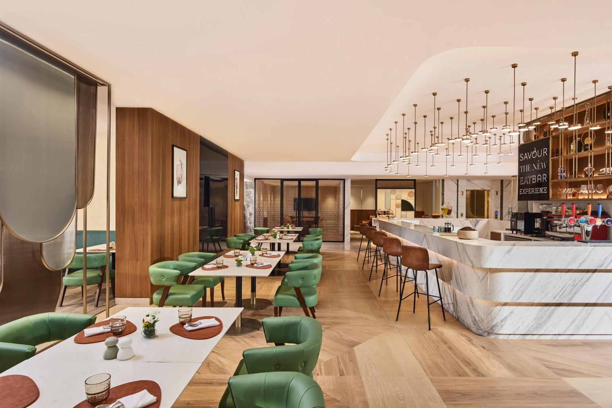 Novotel Mumbai International Airport Екстериор снимка The Lounge at London Heathrow Airport